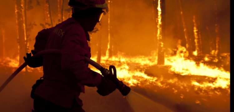Mais de cem homens combatem incêndio em Ansião