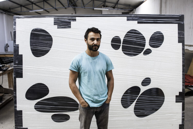 “Por vezes, na escultura, sinto-me num barco sem tripulação”