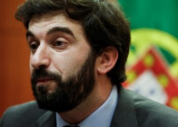 Redução do número de alunos por turma abrange 200 mil estudantes, revela ministro