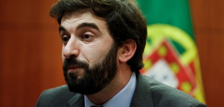 Redução do número de alunos por turma abrange 200 mil estudantes, revela ministro