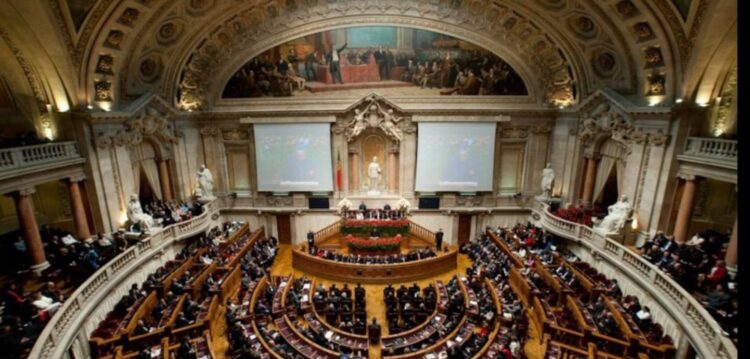 Esquerda e PAN aprovam no parlamento plano de combate à precariedade laboral