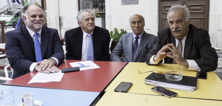 PSD exige voos comerciais em Monte Real. E dá o avião do Papa como argumento