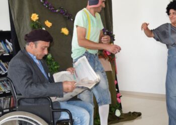 Ex-sem-abrigo e outras vítimas de discriminação criam peça de teatro