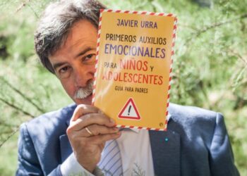 Javier Urra, psicólogo: “para as crianças, brincar é tão necessário como o alimento”