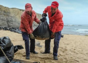 Avaria em caldeira de empresa causa derrame de três toneladas de nafta em Peniche