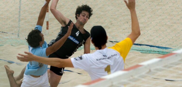 Circuito regional de andebol de praia decide-se no Pedrógão