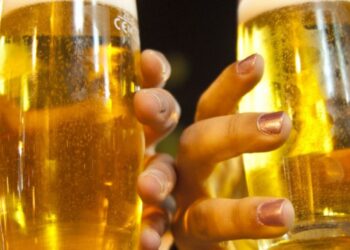 Só 2,1% dos estabelecimentos fiscalizados vende álcool a menores