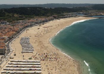 Animação e bom peixe convencem turistas da Nazaré