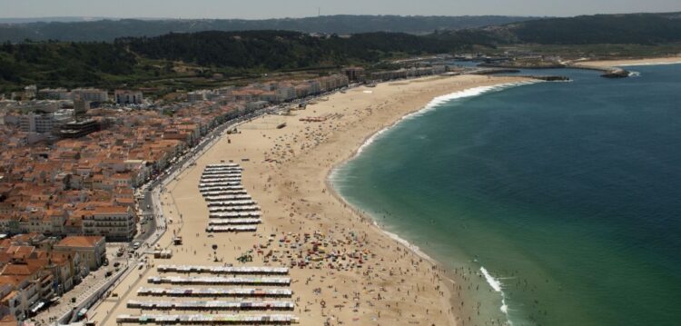 Animação e bom peixe convencem turistas da Nazaré