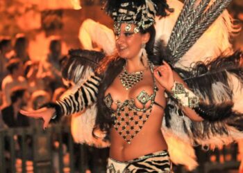 Carnaval de Verão e Festa Silenciosa na Praia do Pedrógão