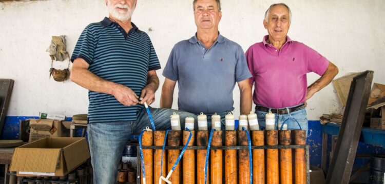 Das bebidas aos foguetes e aos carrosséis, festas de Verão animam vários negócios