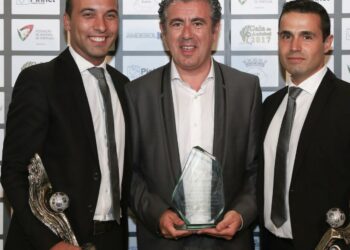 E o melhor prémio para a dupla de árbitros vai para… os do costume