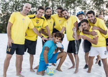 O Leicester City do futebol de praia mora nos Pousos e quer festejar na Nazaré