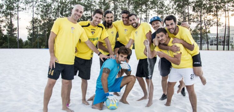 O Leicester City do futebol de praia mora nos Pousos e quer festejar na Nazaré