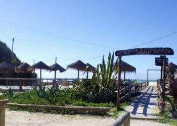 Old Beach, na Praia Velha, é um dos 10 melhores bares de praia para o Guardian
