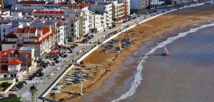 São Martinho do Porto, a baía de águas calmas que atrai a criançada