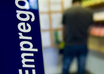 Taxa de desemprego baixa para os 8,8% no 2.º trimestre
