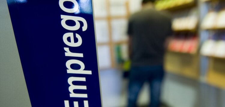 Taxa de desemprego baixa para os 8,8% no 2.º trimestre