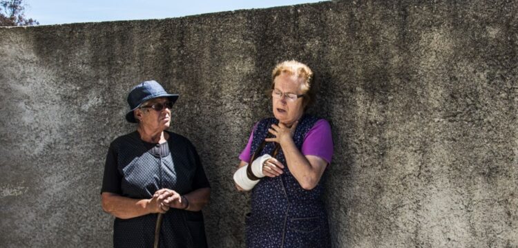 Vítimas do fogo ainda à espera, dois meses depois