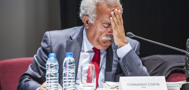 Castro esmaga Costa em Leiria