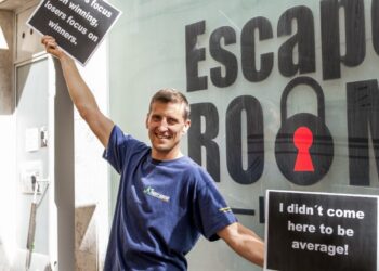 Fechados numa sala com enigmas para decifrar. Isto é Escape Room