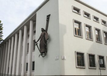 Guarda prisional admitiu negócio com detido