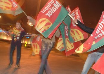 Jovens e política, um casamento difícil de consumar