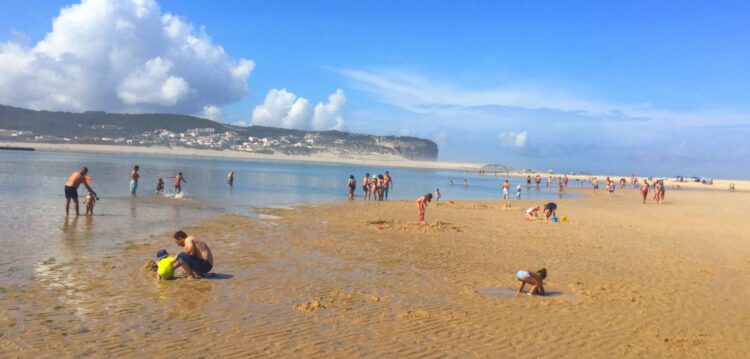Para o El Pais, Foz do Arelho e Supertubos estão entre as 14 melhores praias a dois passos de Lisboa