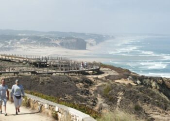 Tranquilidade da Foz do Arelho atrai gentes do Norte