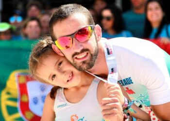 Ultrapassou as rasteiras da vida  e transformou-se num IronMan