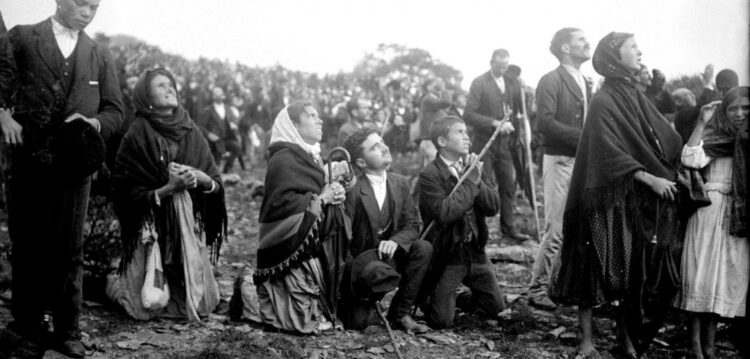 Faz hoje 100 anos que o sol “bailou” em Fátima (veja a fotogaleria)