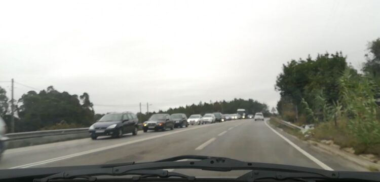 Filas e trânsito demorado na EN109 devido a obras