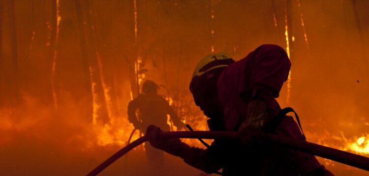Incêndio em Alvaiázere lavra há dois dias