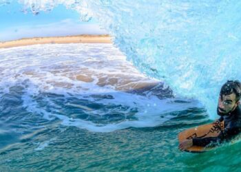 Recuperar o tempo perdido nas ondas na Praia do Norte
