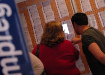 Taxa de desemprego continua a descer