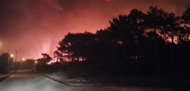 Última Hora: Ordenada a evacuação do Parque de Campismo da Praia do Pedrógão