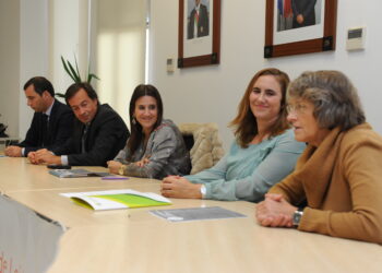 Jovens da Cercilei constroem trenó para pista de gelo inclusiva