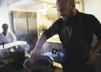 Leandro Carreira abre restaurante e aposta em hortaliça portuguesa cultivada em Londres