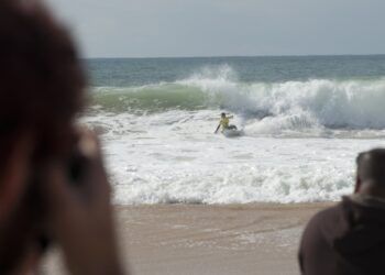 Peniche mantém penúltima etapa do circuito mundial de surf em 2018