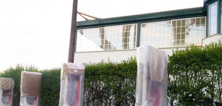‘Supercarregadores’ Tesla instalados em Fátima