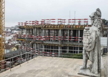 Edifício com cinco pisos junto ao Castelo alvo de contestação