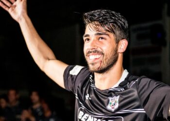 Este bruto dos queixos emigrante quer matar saudades e… ganhar