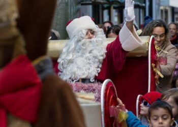 Parada de Natal com renas em andas, duendes, esquilos, um aviador e duas “ice girls” este domingo em Leiria