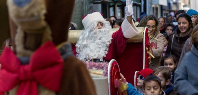 Parada de Natal com renas em andas, duendes, esquilos, um aviador e duas “ice girls” este domingo em Leiria