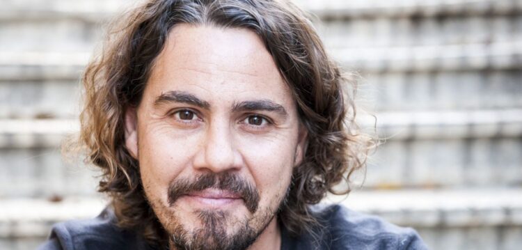 Tiago Salazar | Psicólogo e padre confessor aos comandos de um tuk-tuk