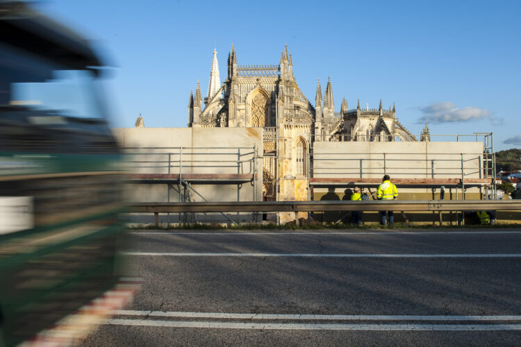 Barreiras de protecção ao Mosteiro da Batalha geram polémica
