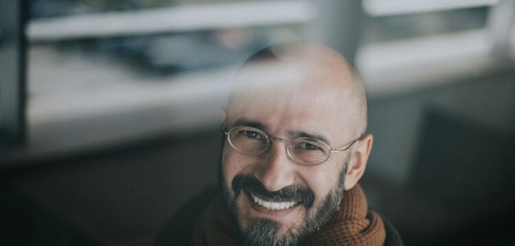 Entrevista | Rogério Martins: “A globalização aparentemente privilegia os monopólios. O maior perigo que a humanidade corre é justamente este”