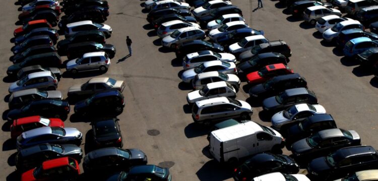 Automóvel: motores híbridos e a gasolina destronam diesel