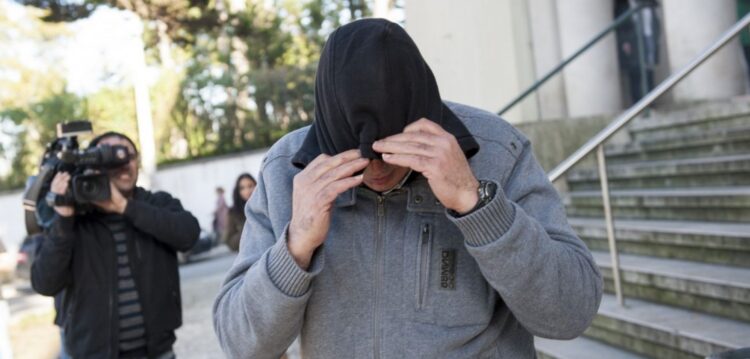 Guarda prisional condenado a seis anos de prisão por corrupção