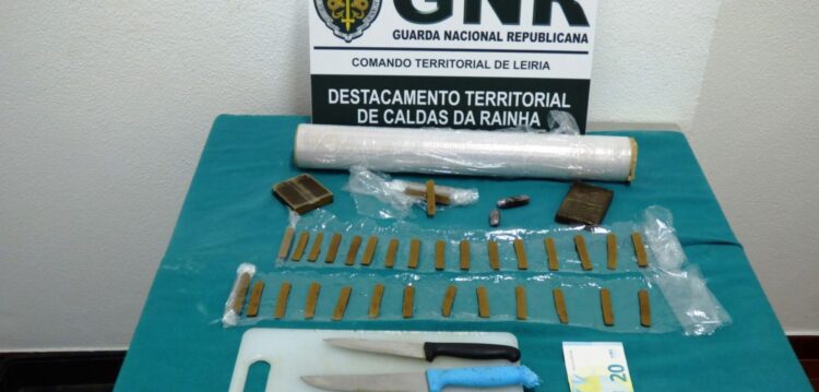 Homem detido em flagrante por tráfico de droga na Benedita